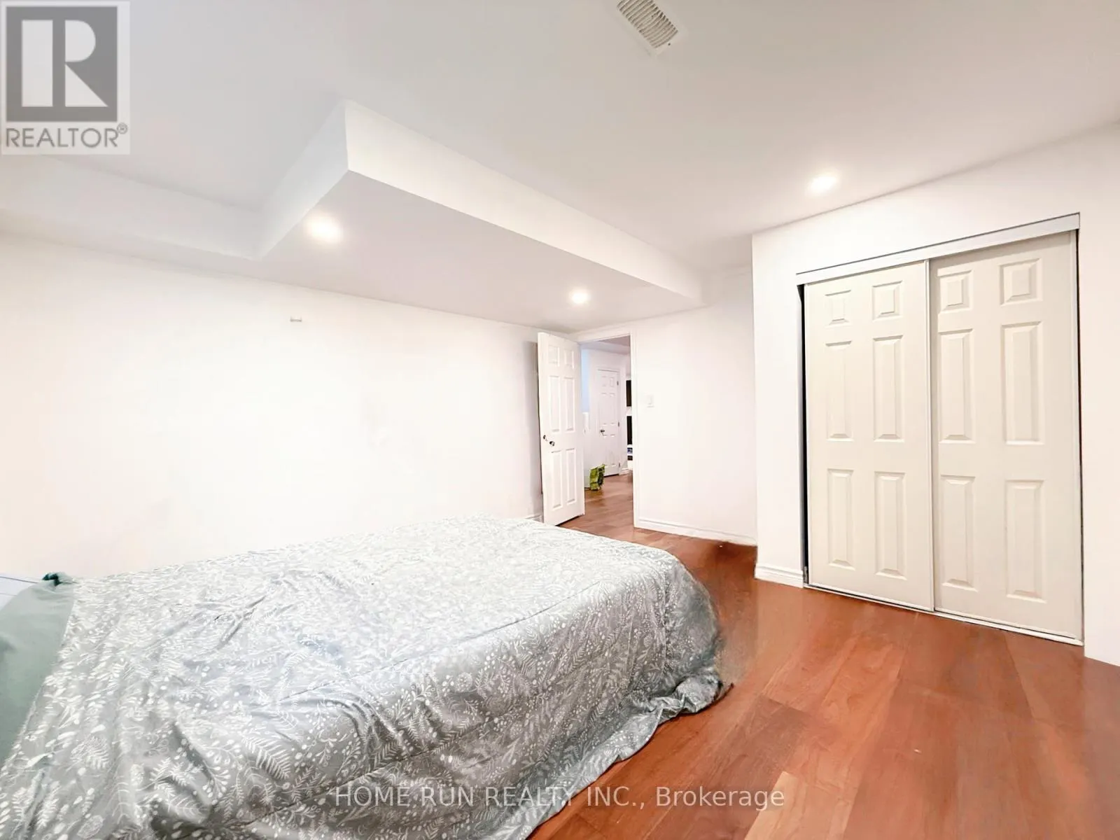 UNIT B - 90 MACFARLANE ROAD