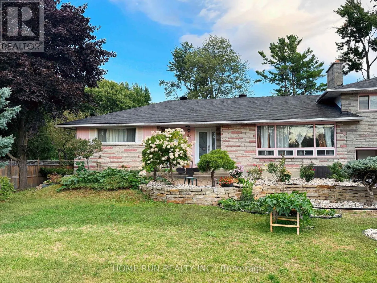 UNIT B - 90 MACFARLANE ROAD