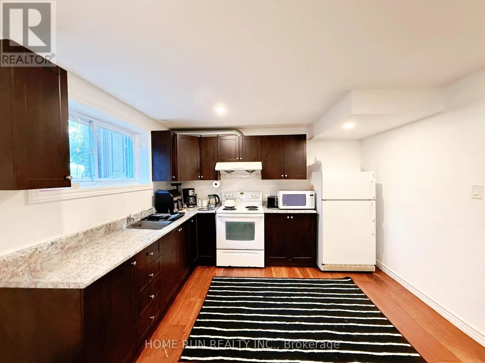 UNIT B - 90 MACFARLANE ROAD