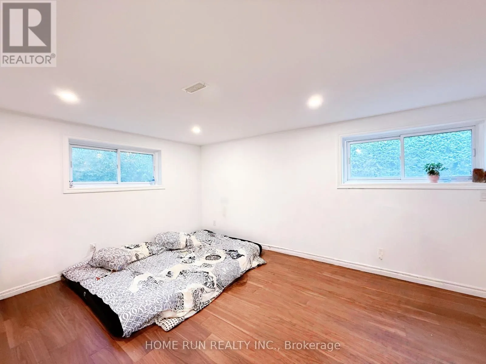 UNIT B - 90 MACFARLANE ROAD