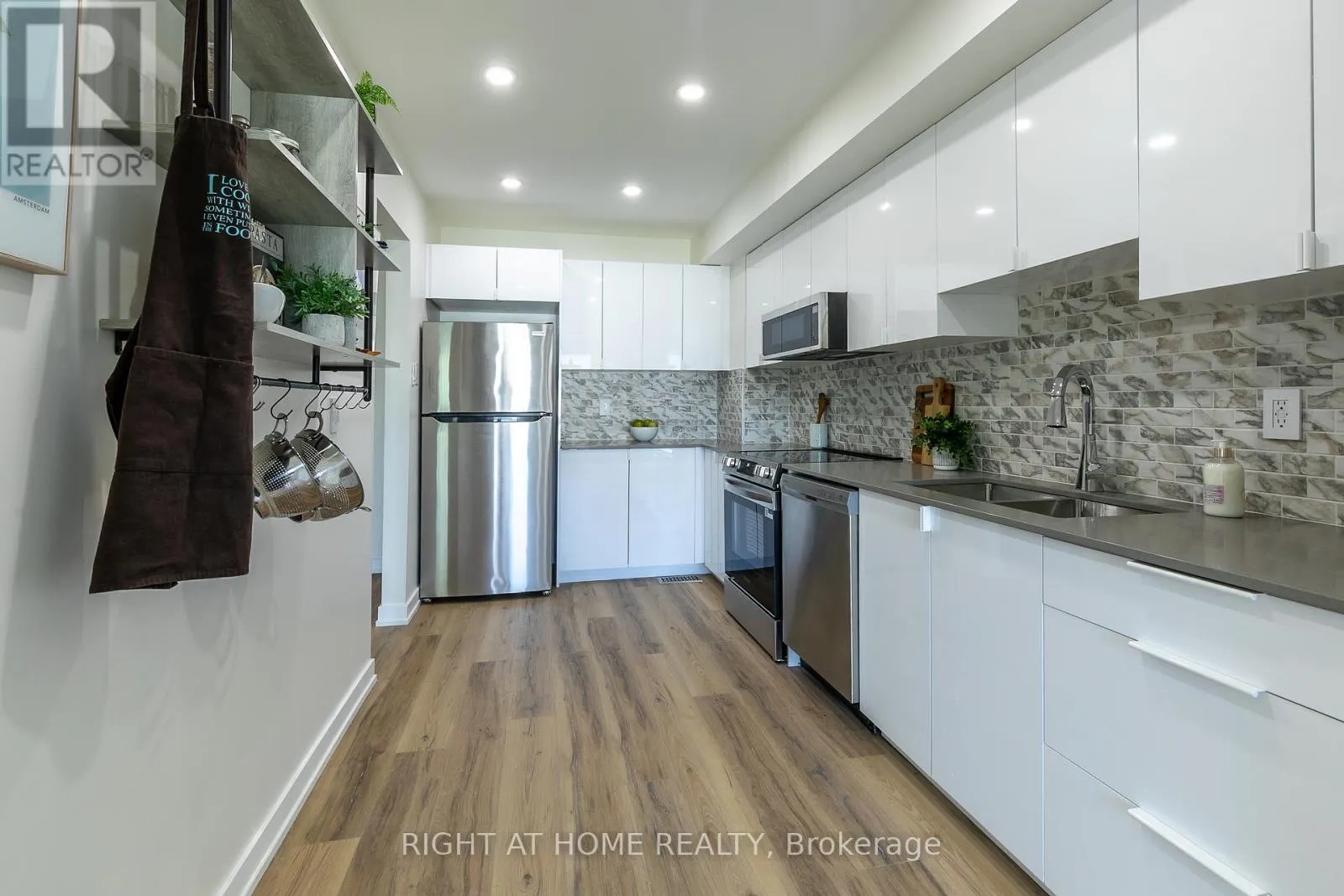 15 - 2669 SOUTHVALE DRIVE