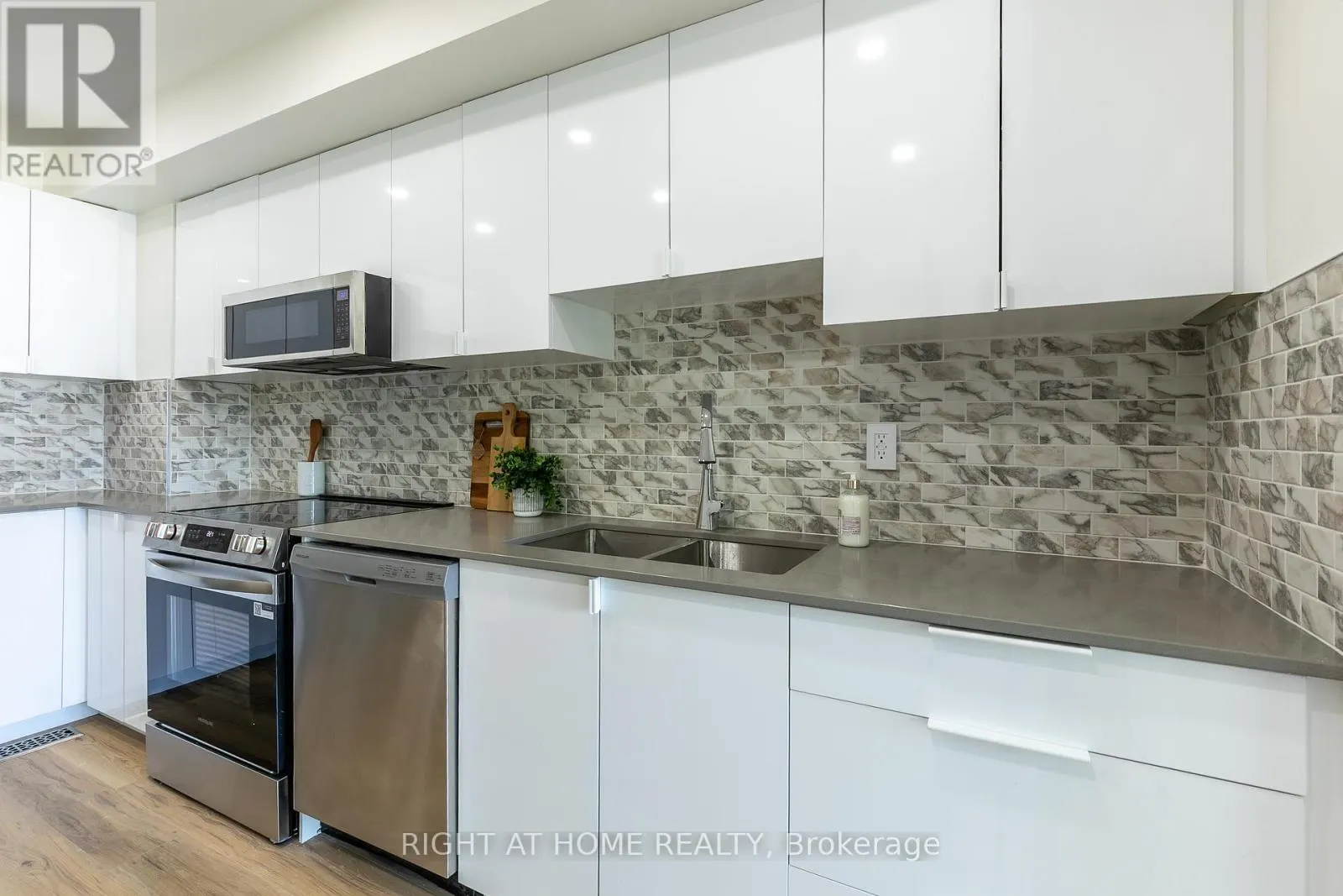 15 - 2669 SOUTHVALE DRIVE