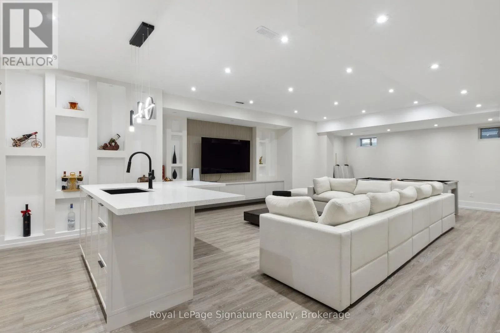102 STONELEIGH DRIVE