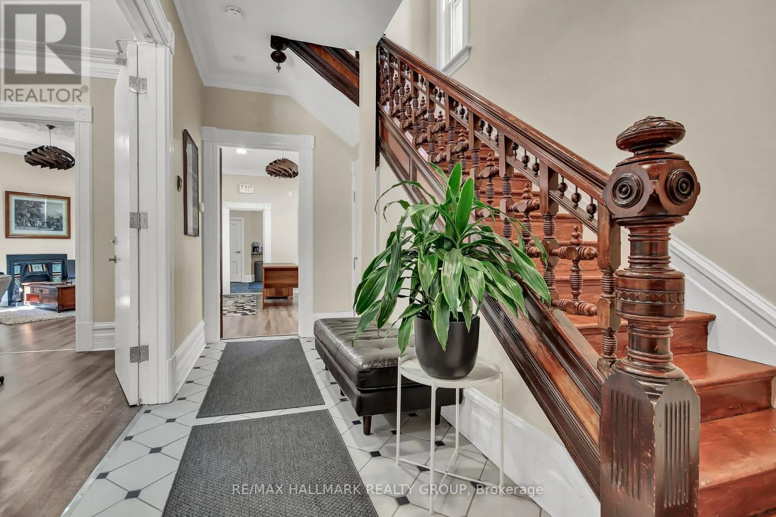 421 GILMOUR STREET