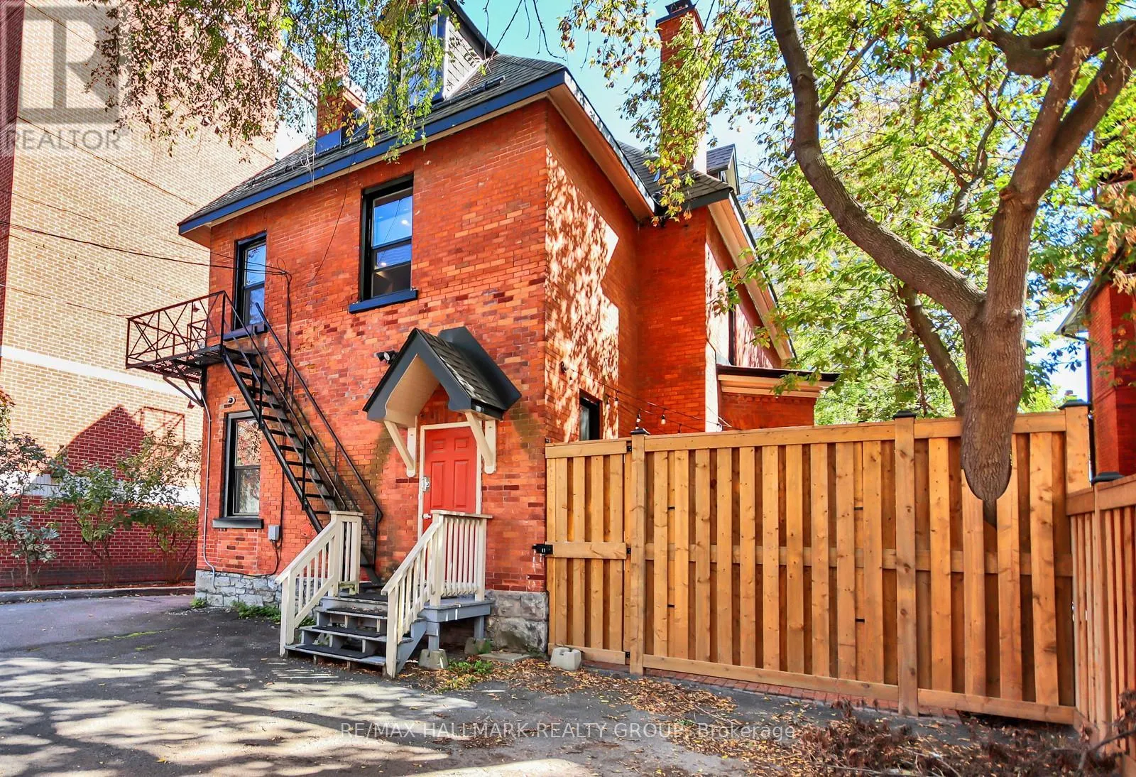421 GILMOUR STREET