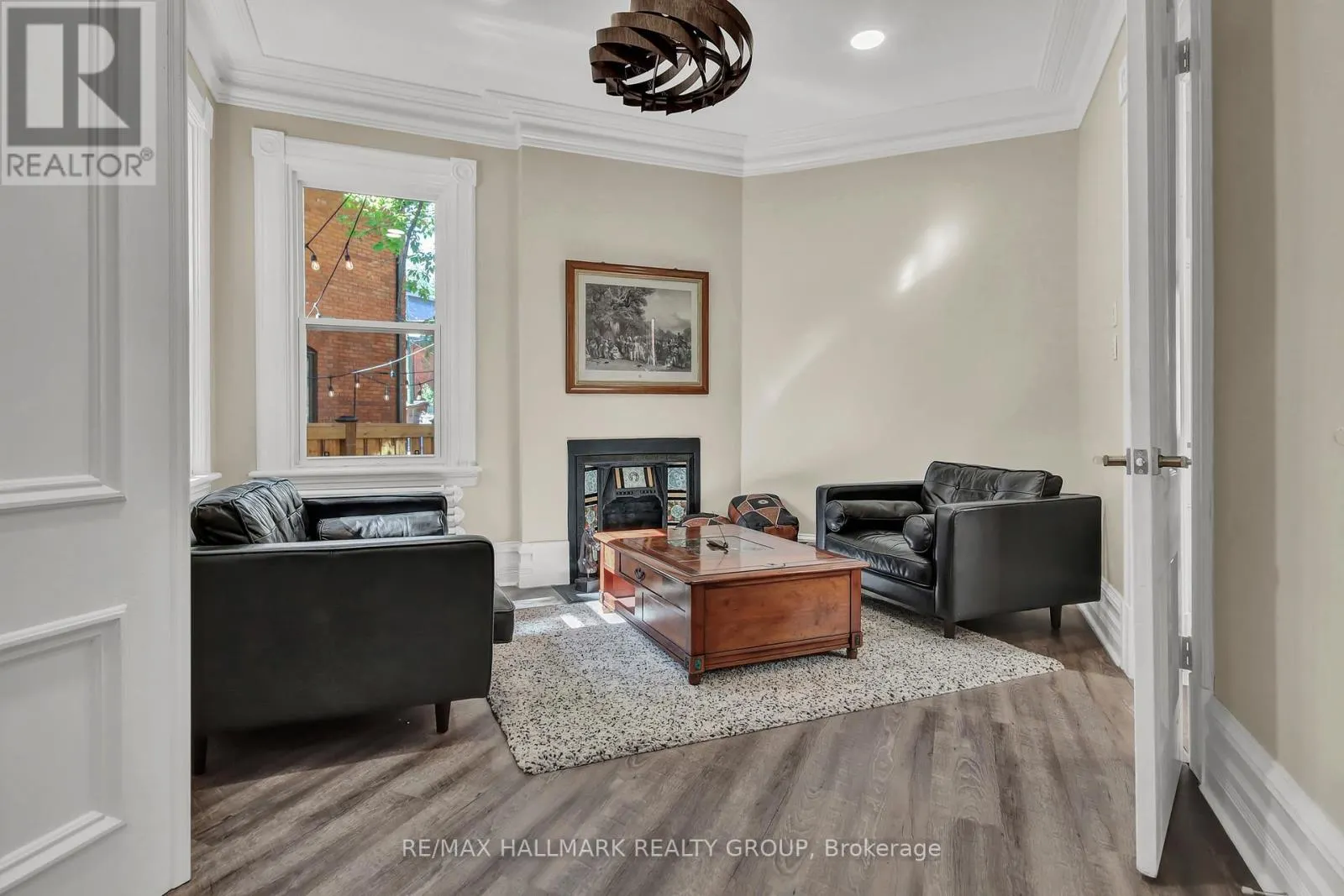 421 GILMOUR STREET