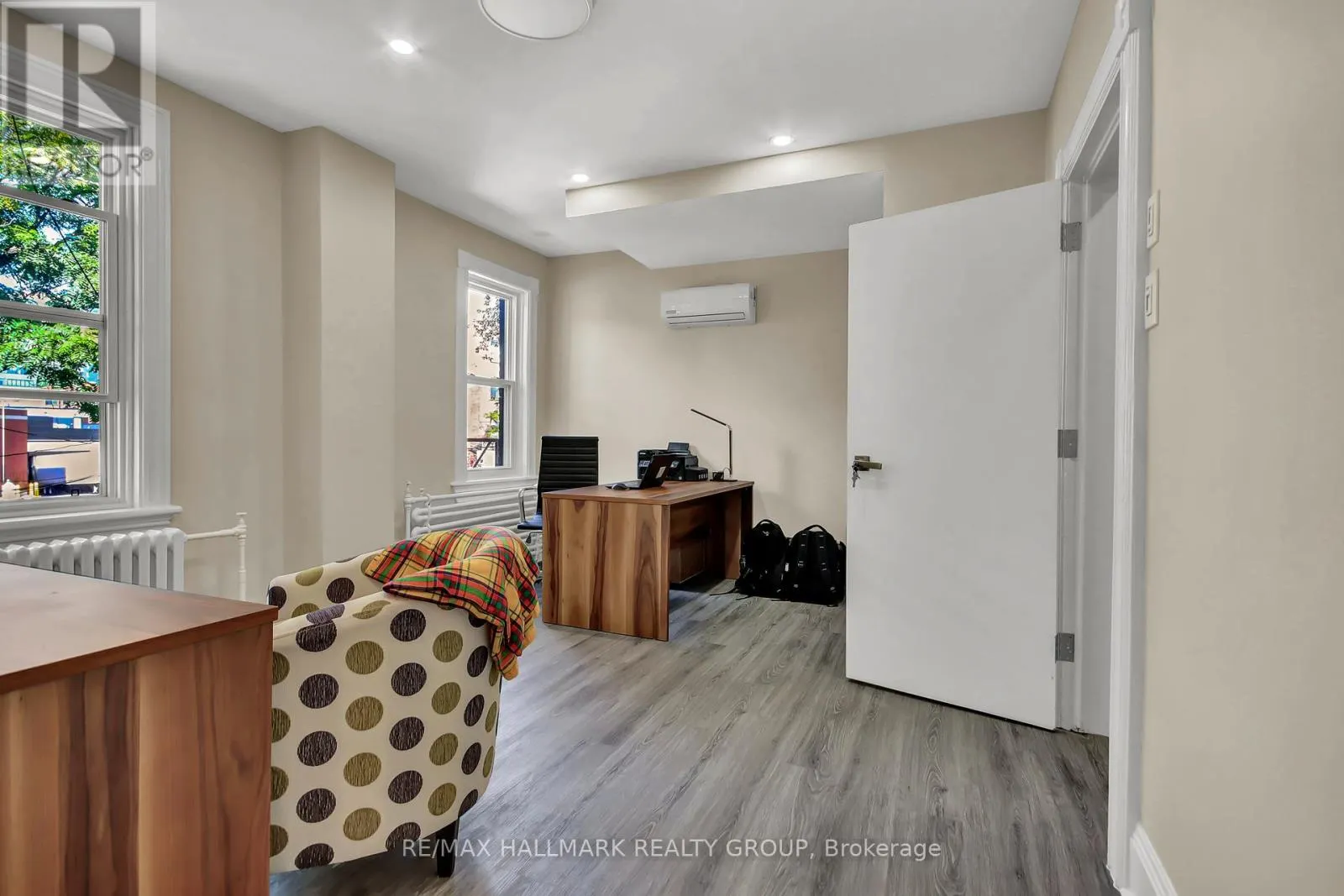 421 GILMOUR STREET