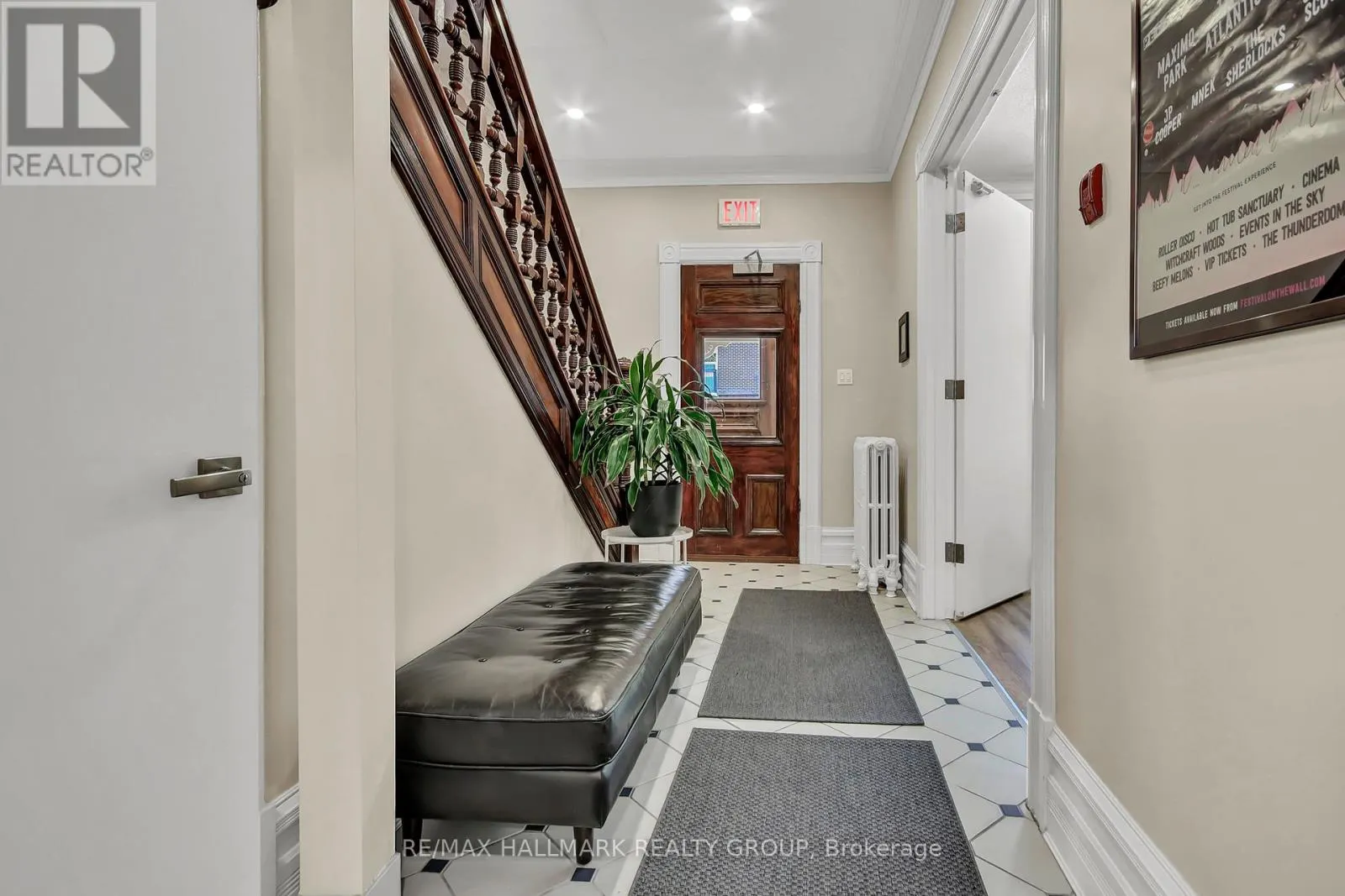 421 GILMOUR STREET