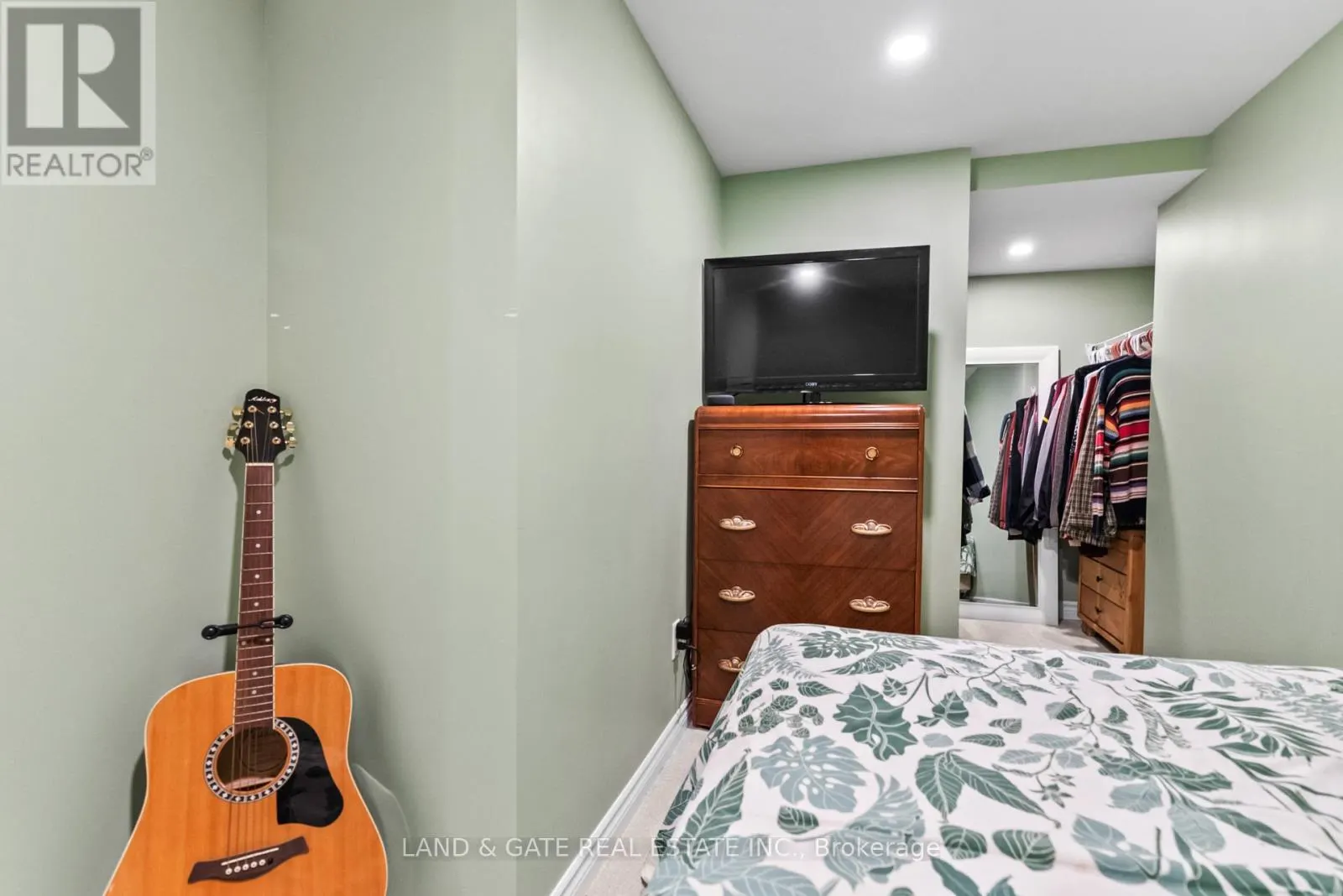 LOWER - 19 KAWARTHA DRIVE, #Lower