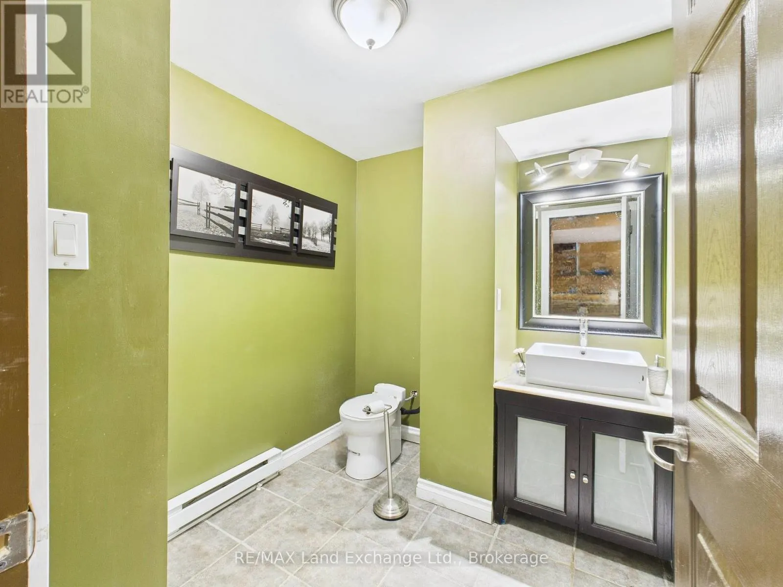 27 - 850 WALSH STREET, #27