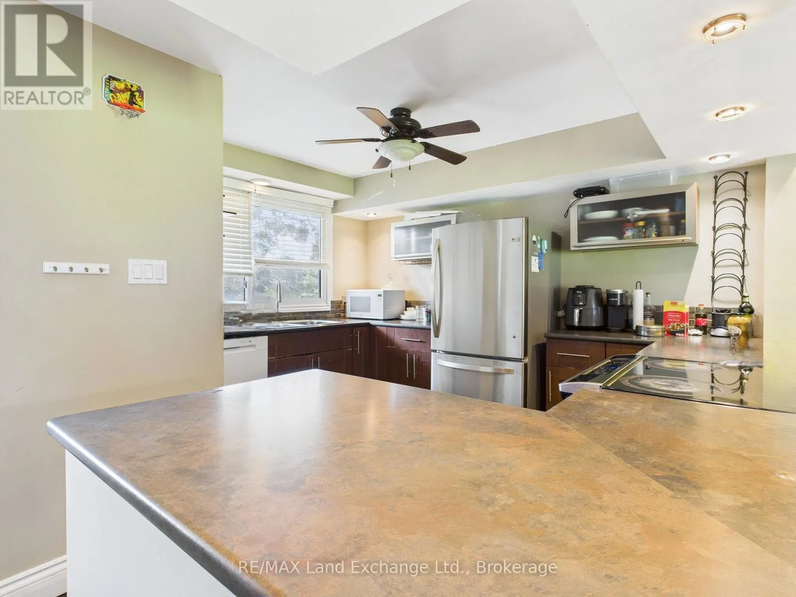 27 - 850 WALSH STREET, #27