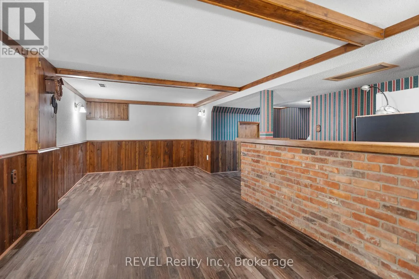 32 HANSON DRIVE N