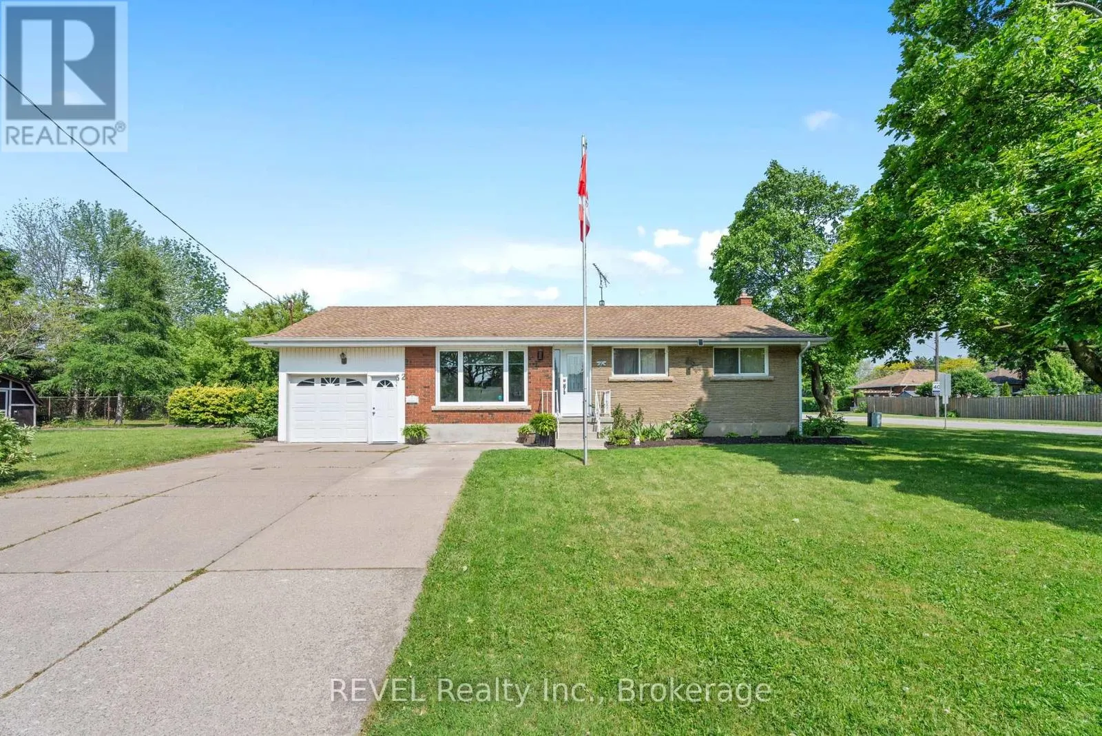 32 HANSON DRIVE N