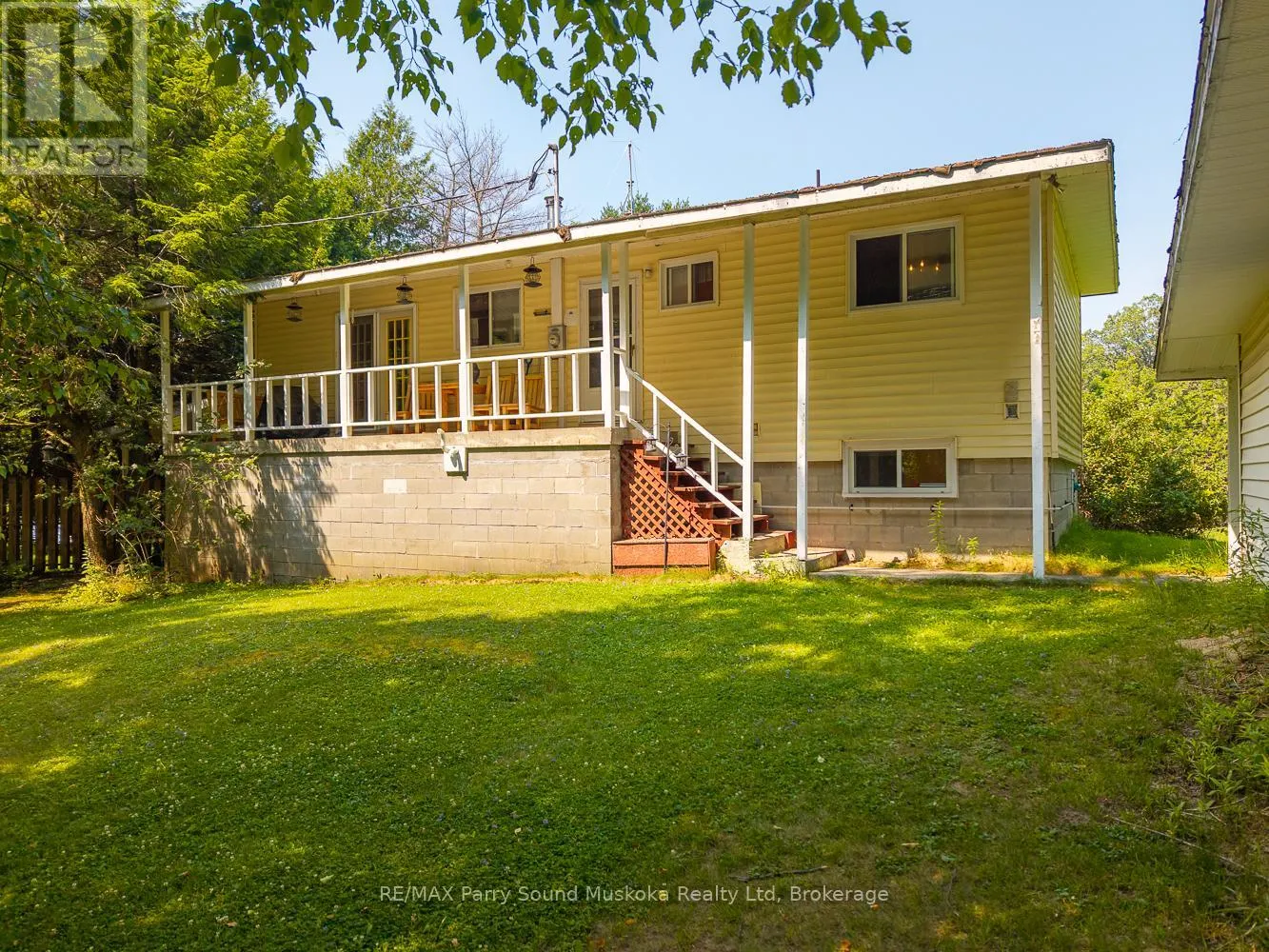 86 LAKESIDE CRESCENT