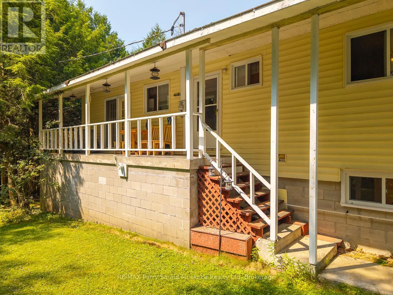 86 LAKESIDE CRESCENT