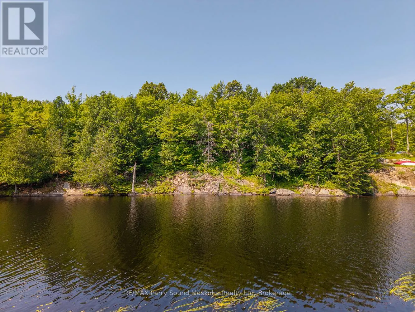 86 LAKESIDE CRESCENT
