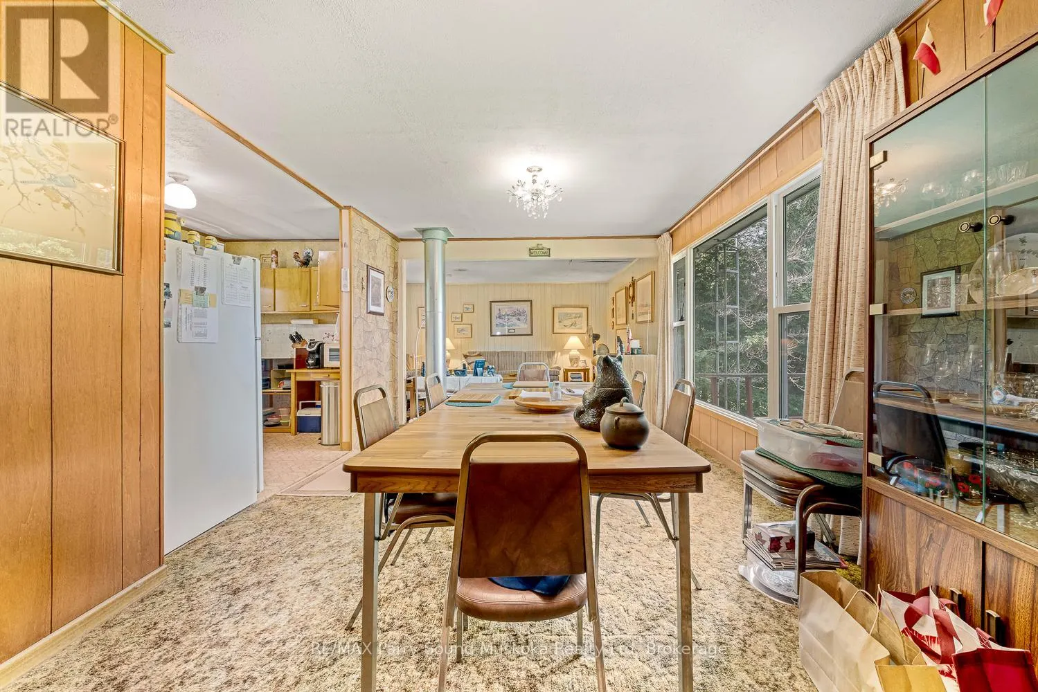 86 LAKESIDE CRESCENT