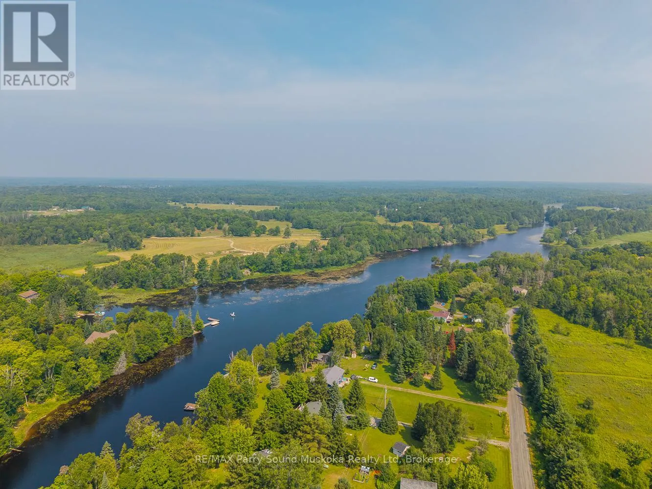 86 LAKESIDE CRESCENT