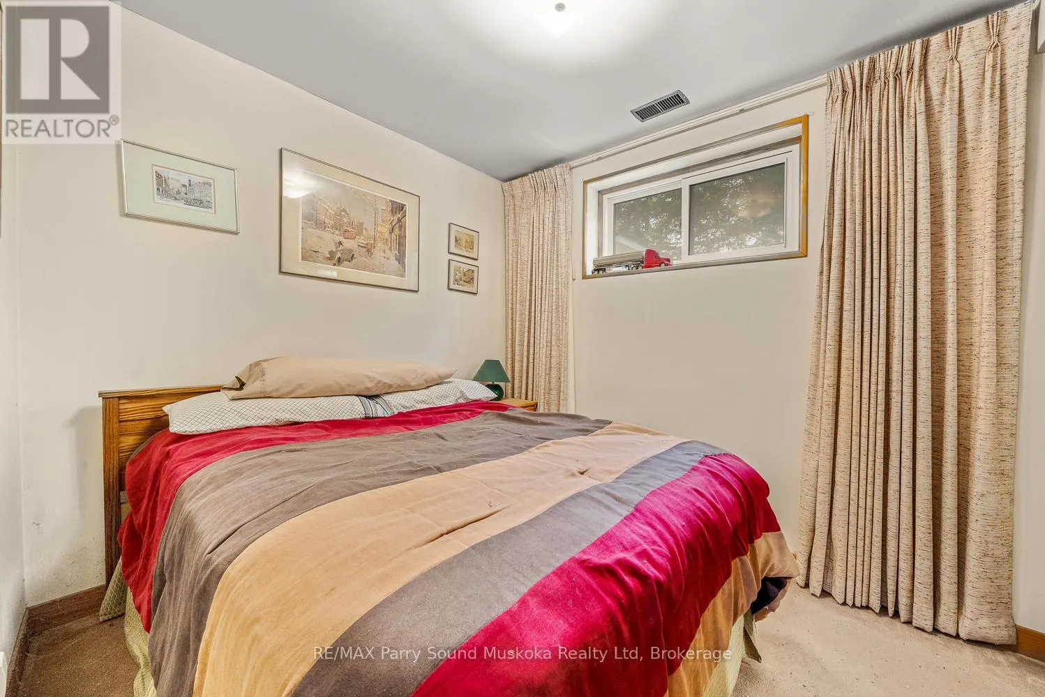 86 LAKESIDE CRESCENT