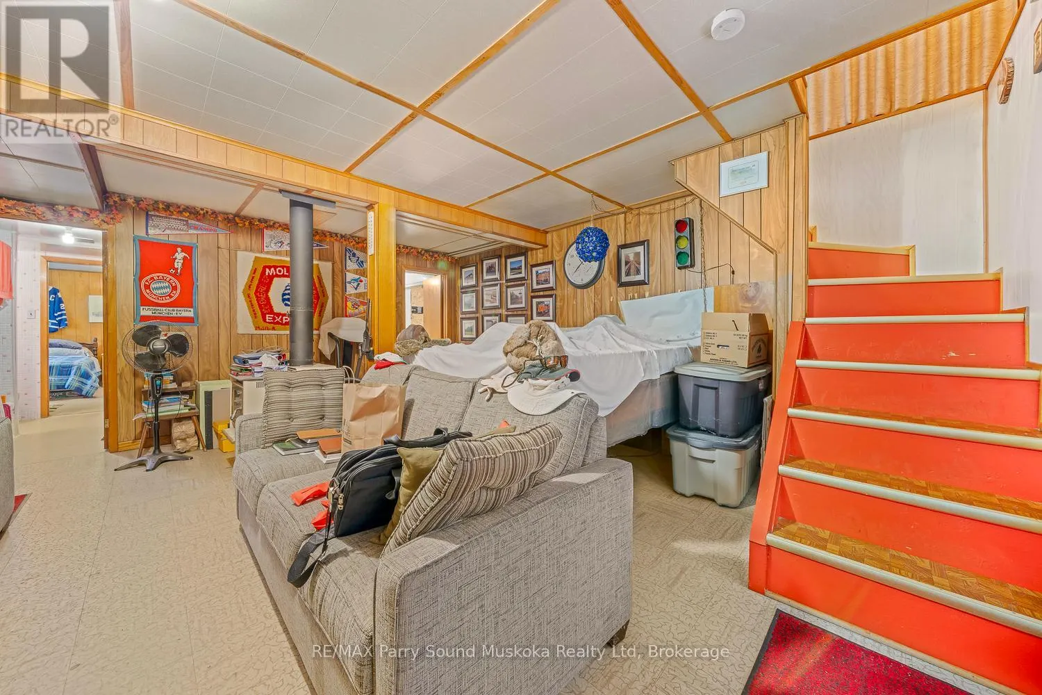 86 LAKESIDE CRESCENT