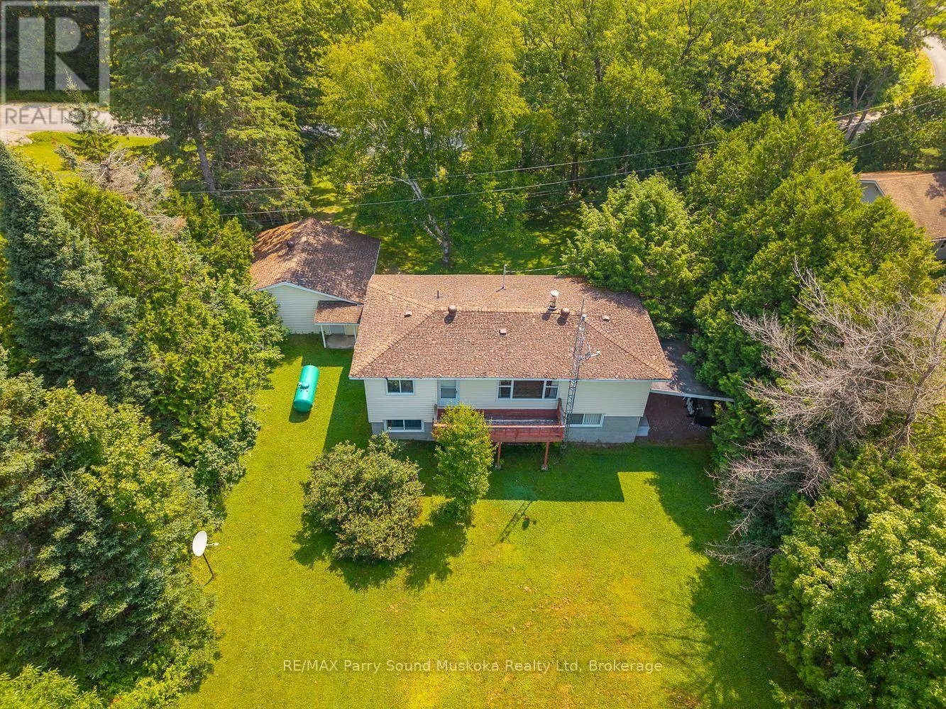 86 LAKESIDE CRESCENT