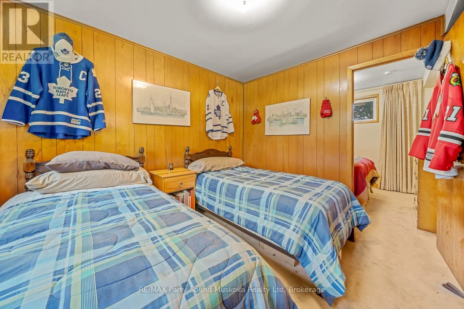 86 LAKESIDE CRESCENT