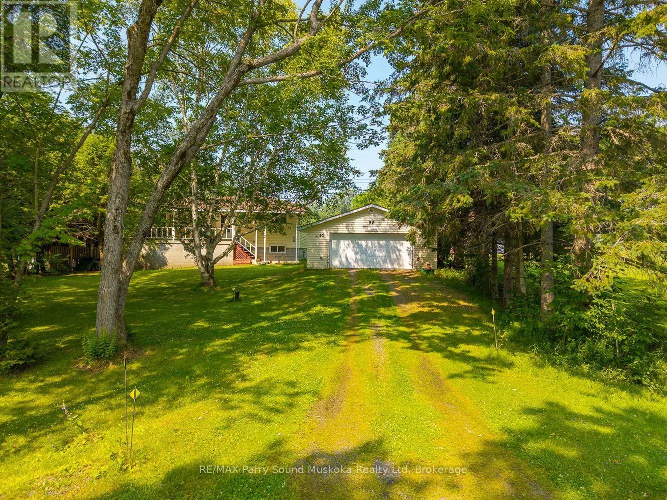 86 LAKESIDE CRESCENT