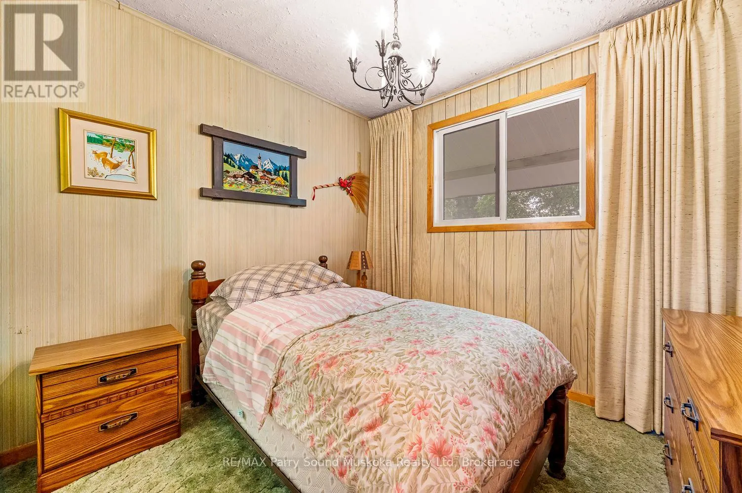 86 LAKESIDE CRESCENT
