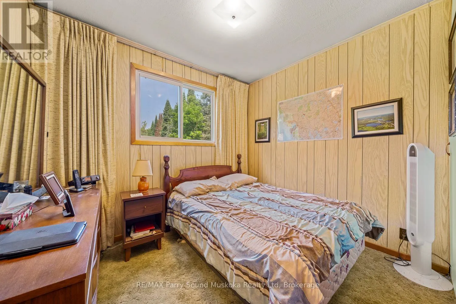 86 LAKESIDE CRESCENT