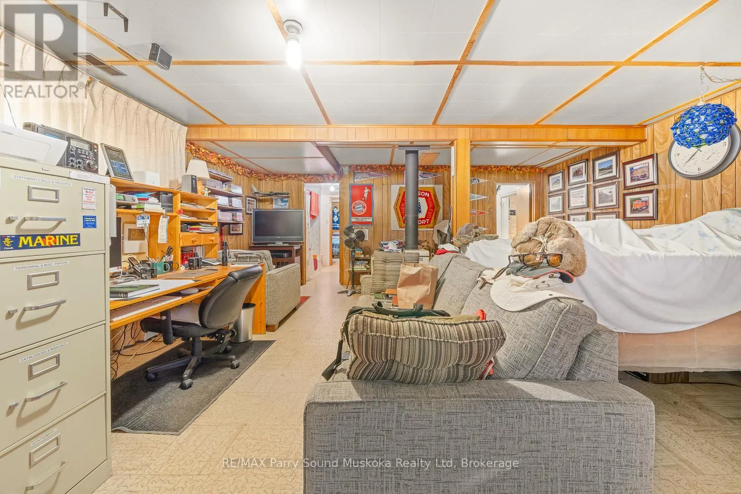86 LAKESIDE CRESCENT