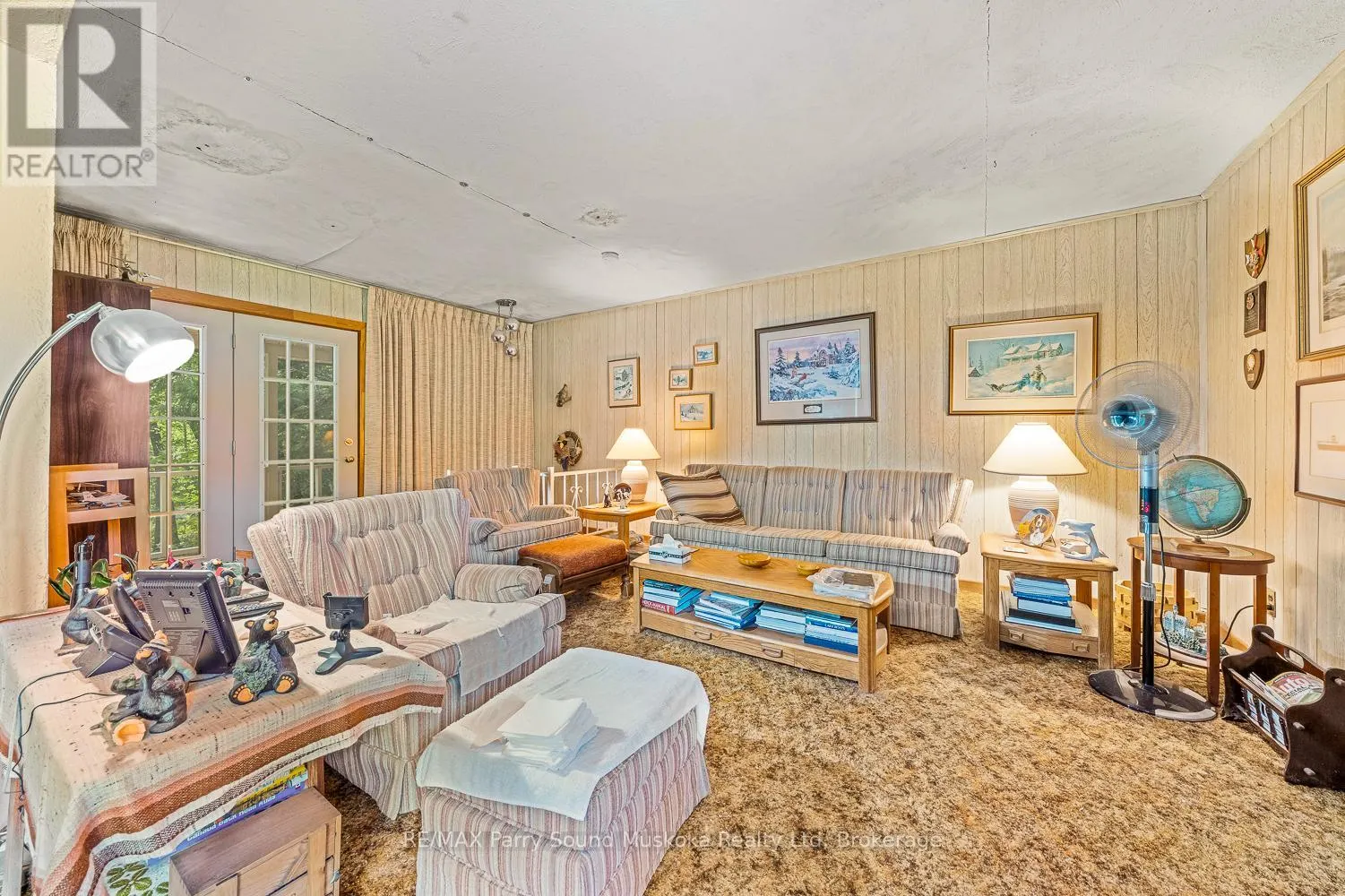 86 LAKESIDE CRESCENT