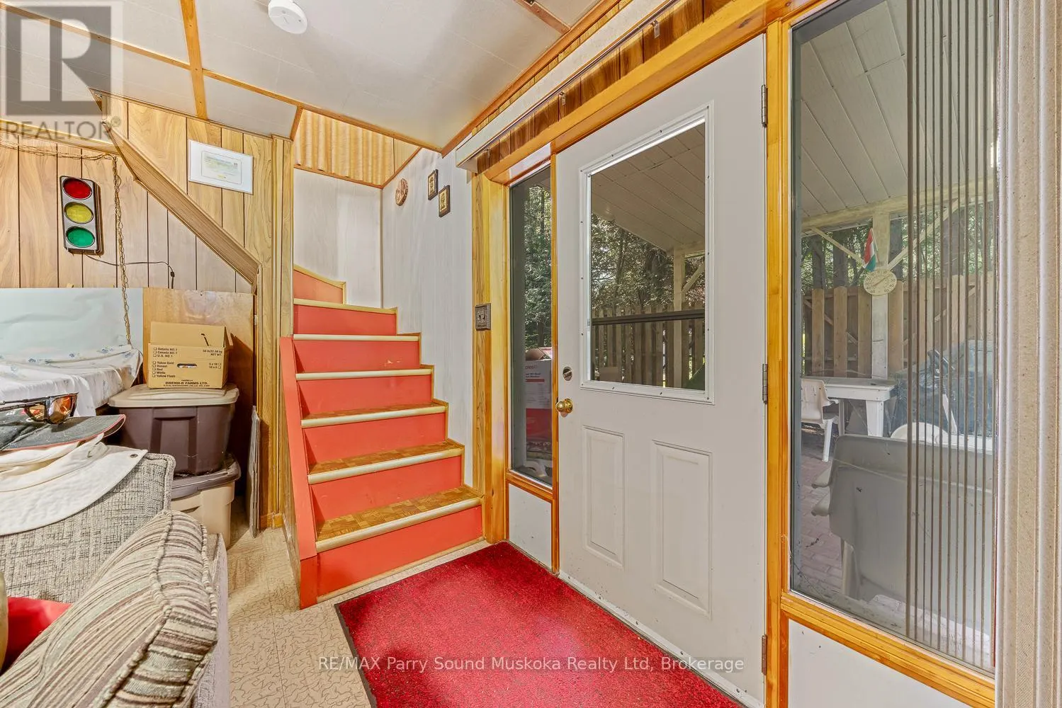 86 LAKESIDE CRESCENT