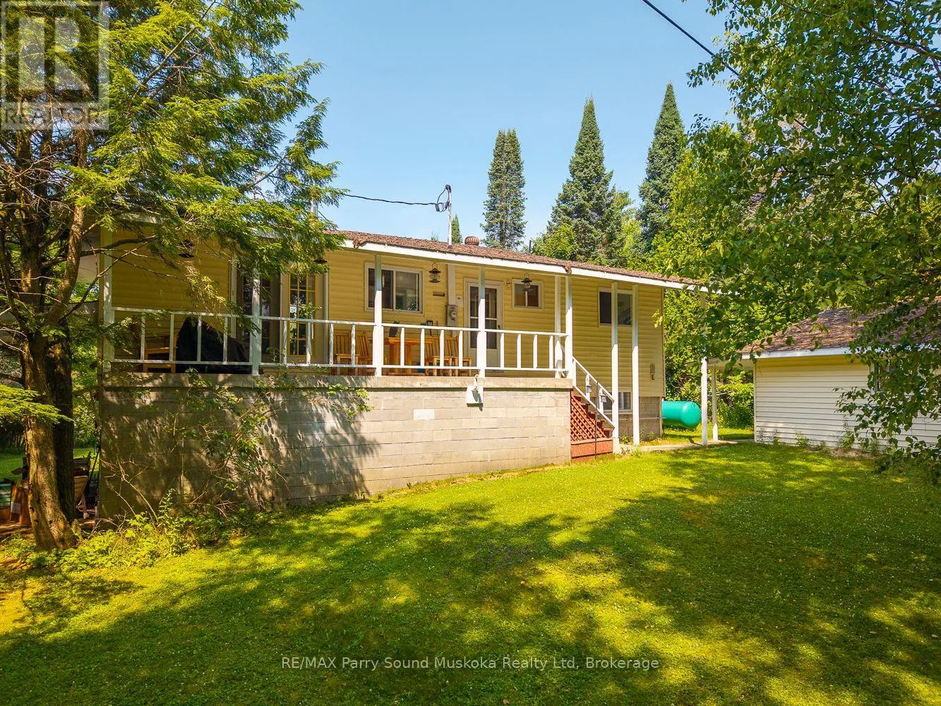 86 LAKESIDE CRESCENT