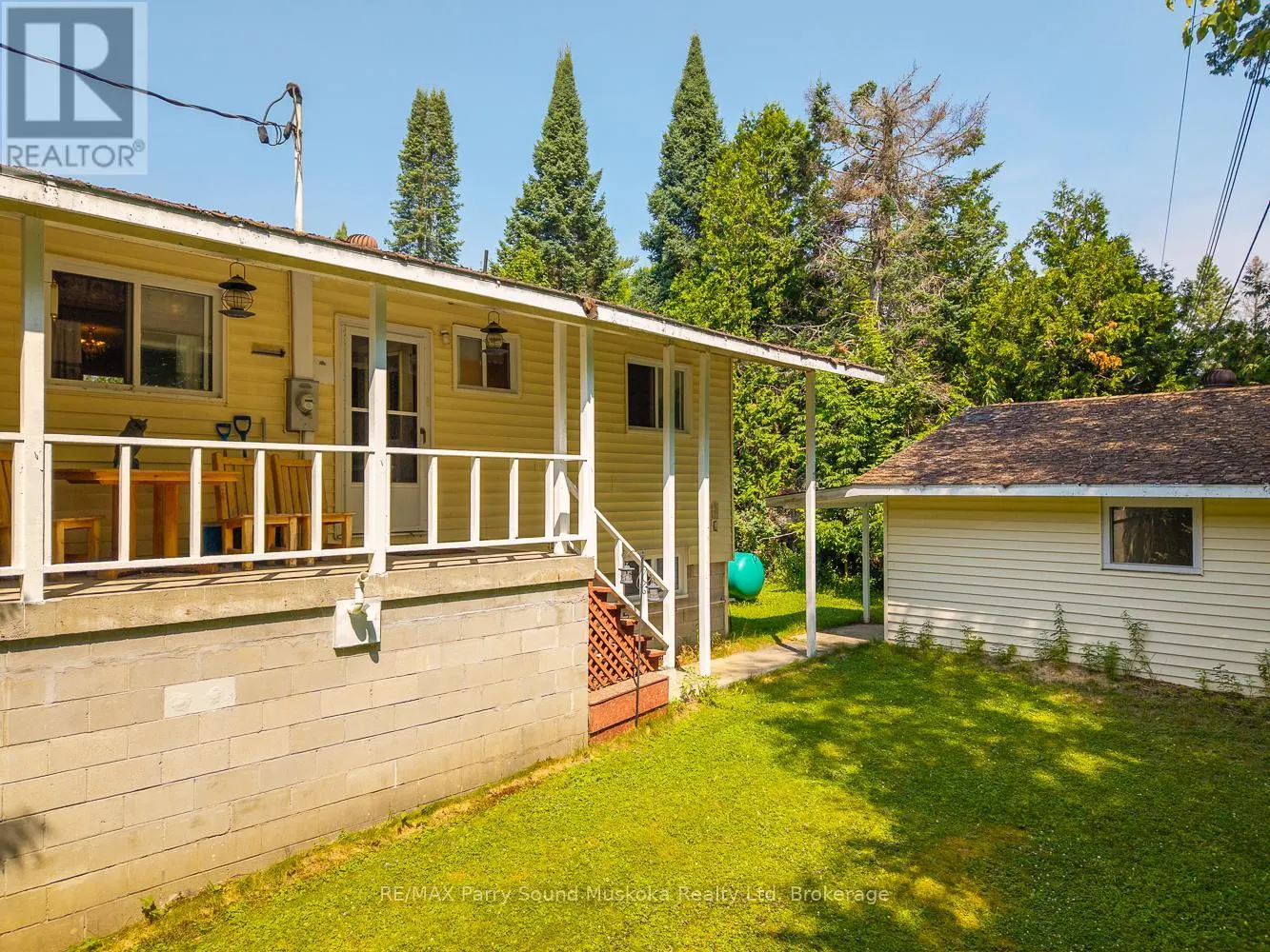 86 LAKESIDE CRESCENT