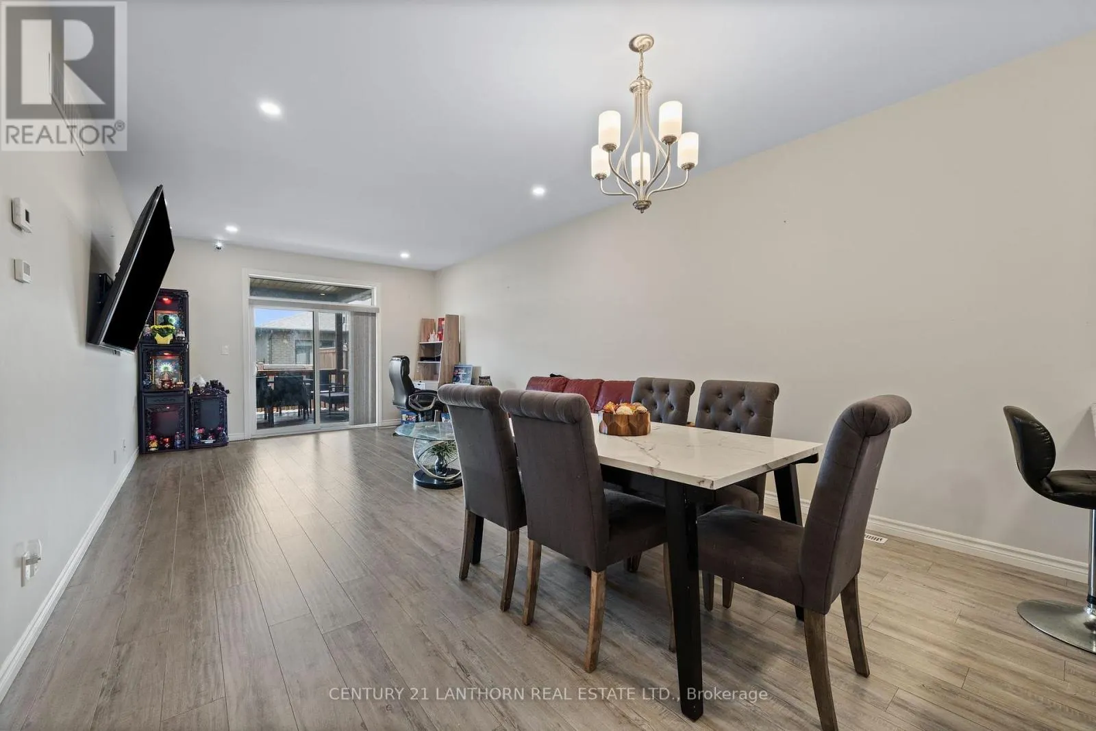 90 COVINGTON CRESCENT