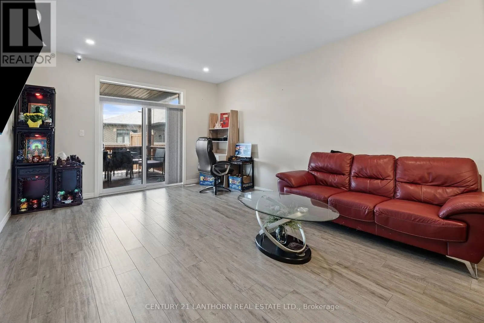 90 COVINGTON CRESCENT