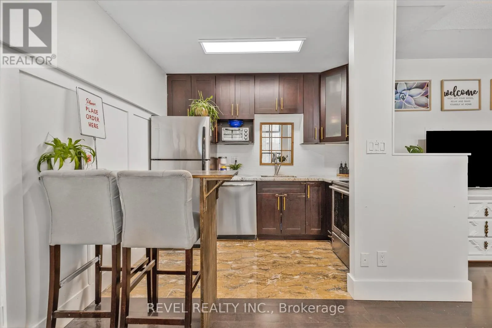 803 - 36 JAMES STREET S