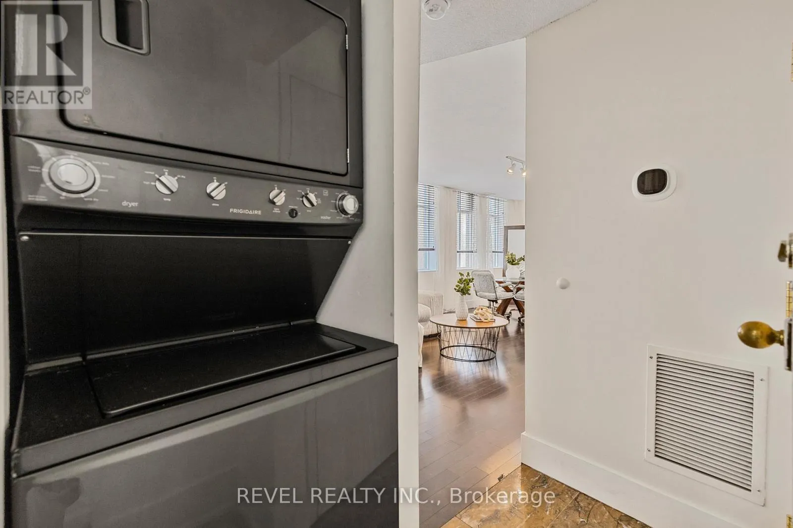 803 - 36 JAMES STREET S