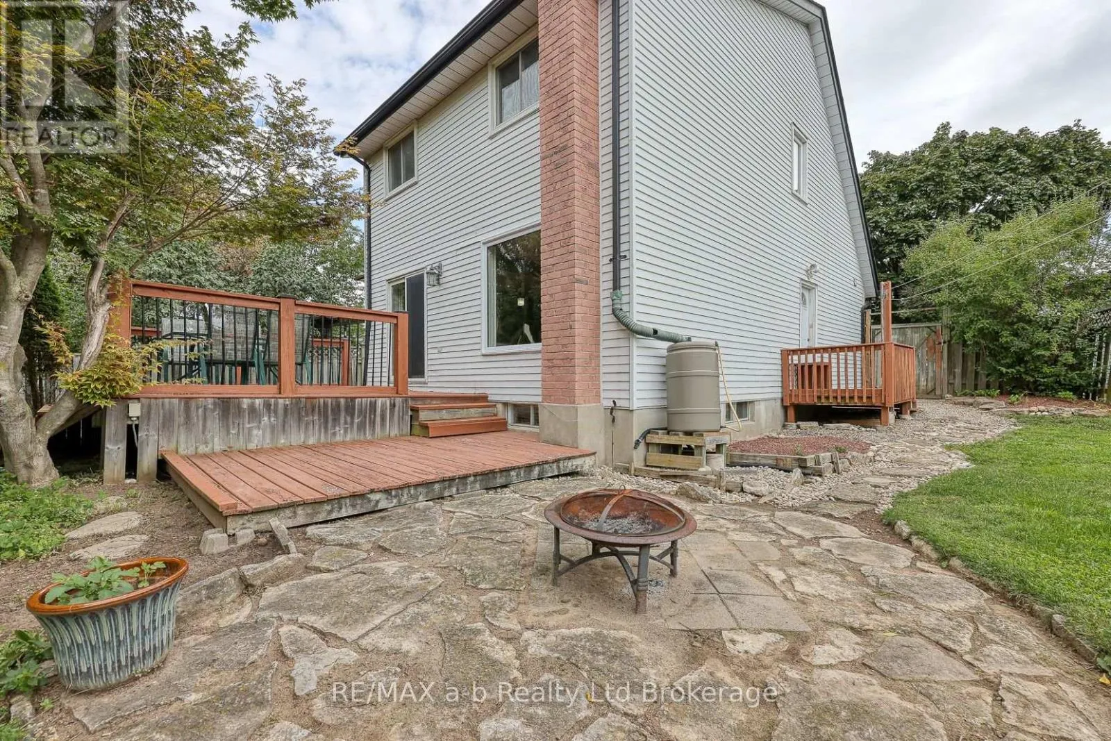 19 HEATHWOOD COURT
