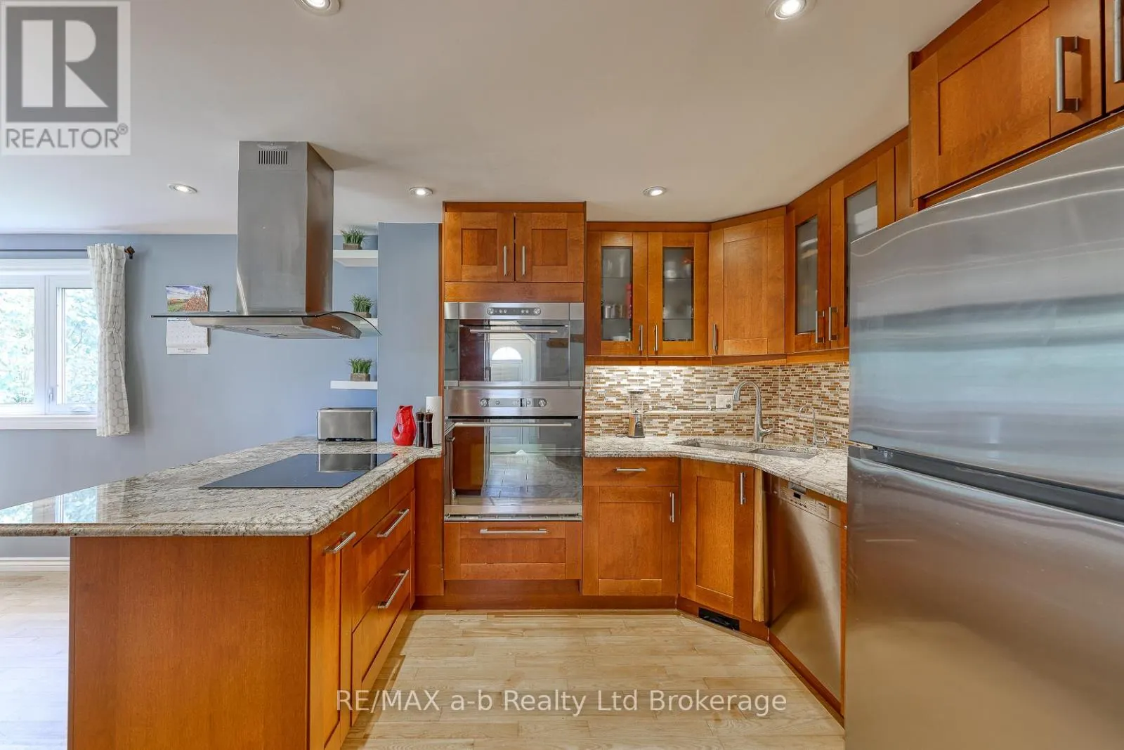 19 HEATHWOOD COURT