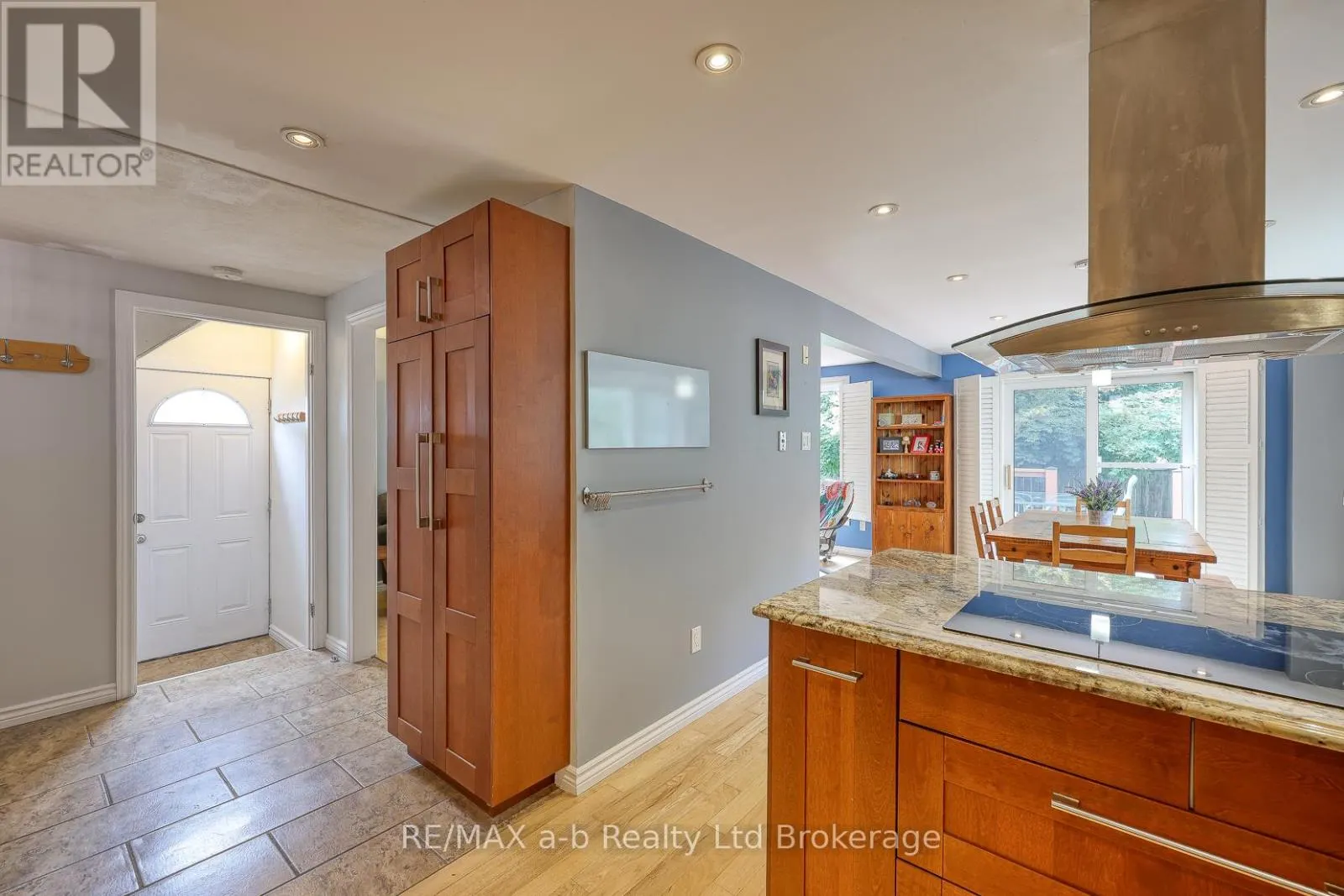 19 HEATHWOOD COURT