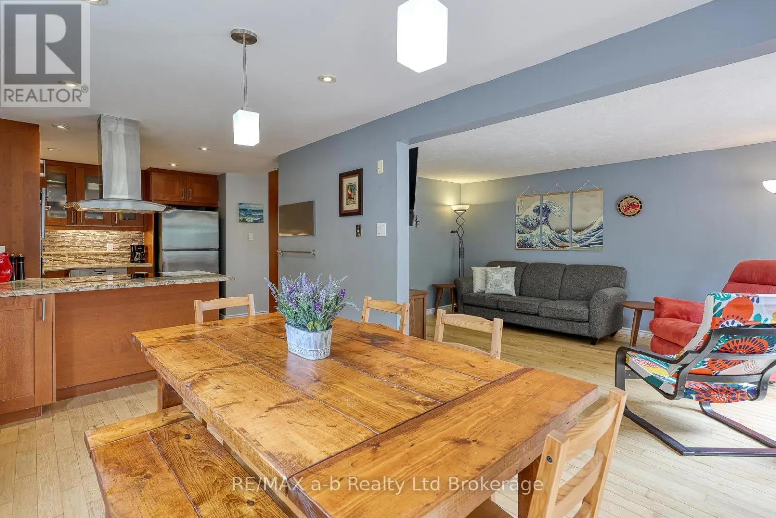 19 HEATHWOOD COURT