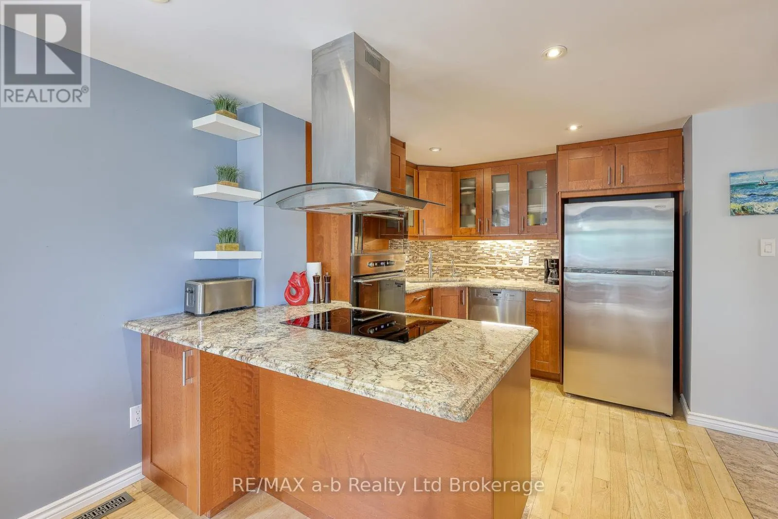 19 HEATHWOOD COURT