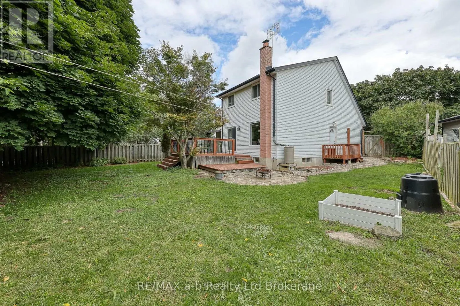 19 HEATHWOOD COURT