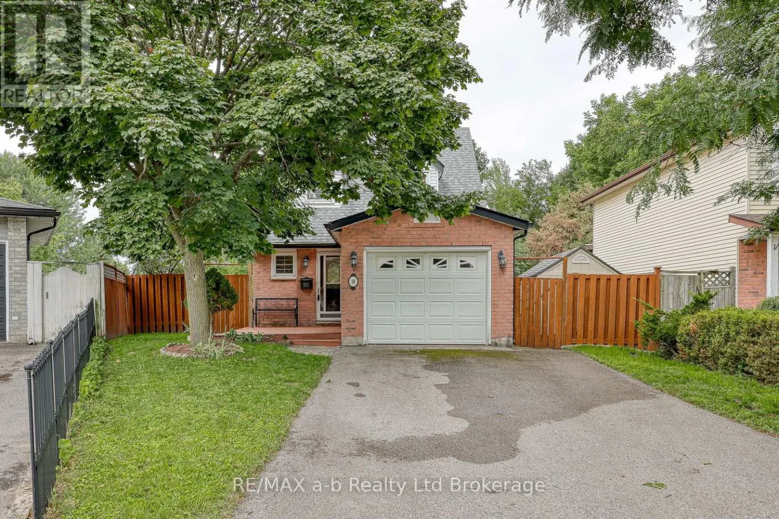 19 HEATHWOOD COURT