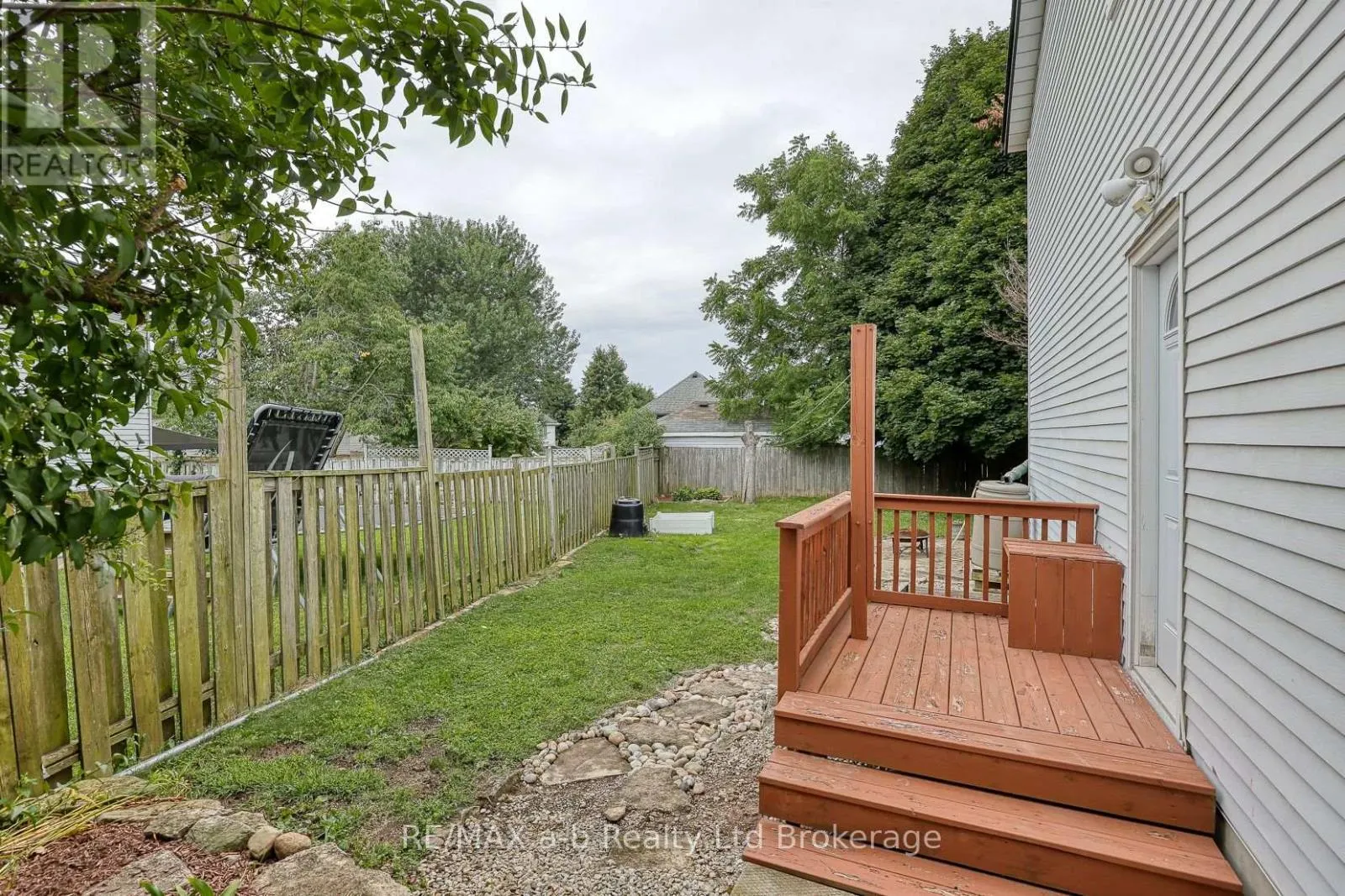 19 HEATHWOOD COURT