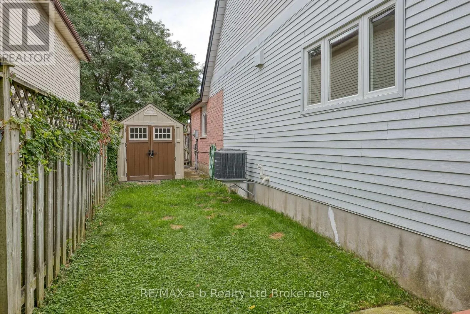 19 HEATHWOOD COURT
