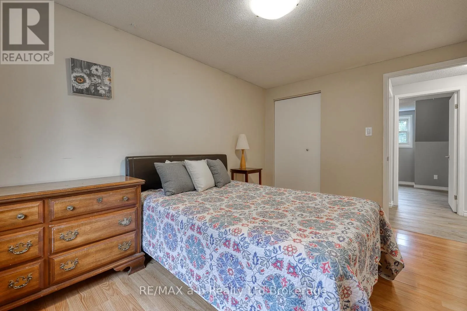 19 HEATHWOOD COURT