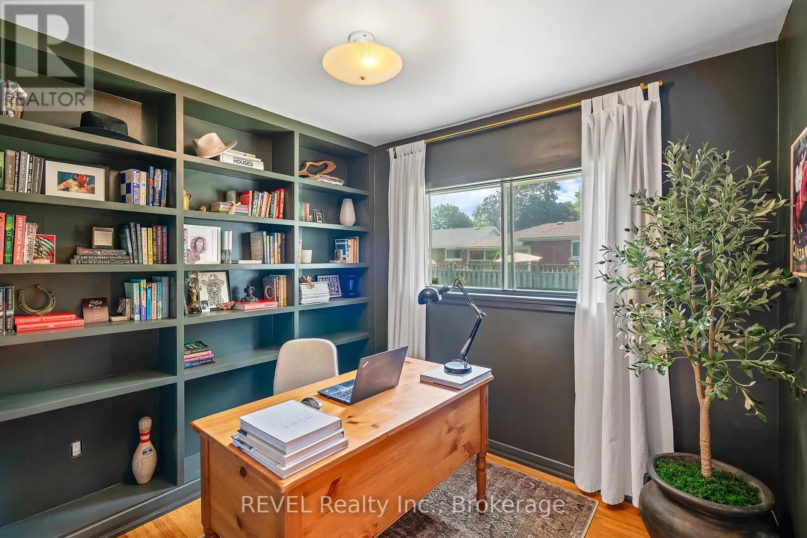 18 BROADMORE AVENUE