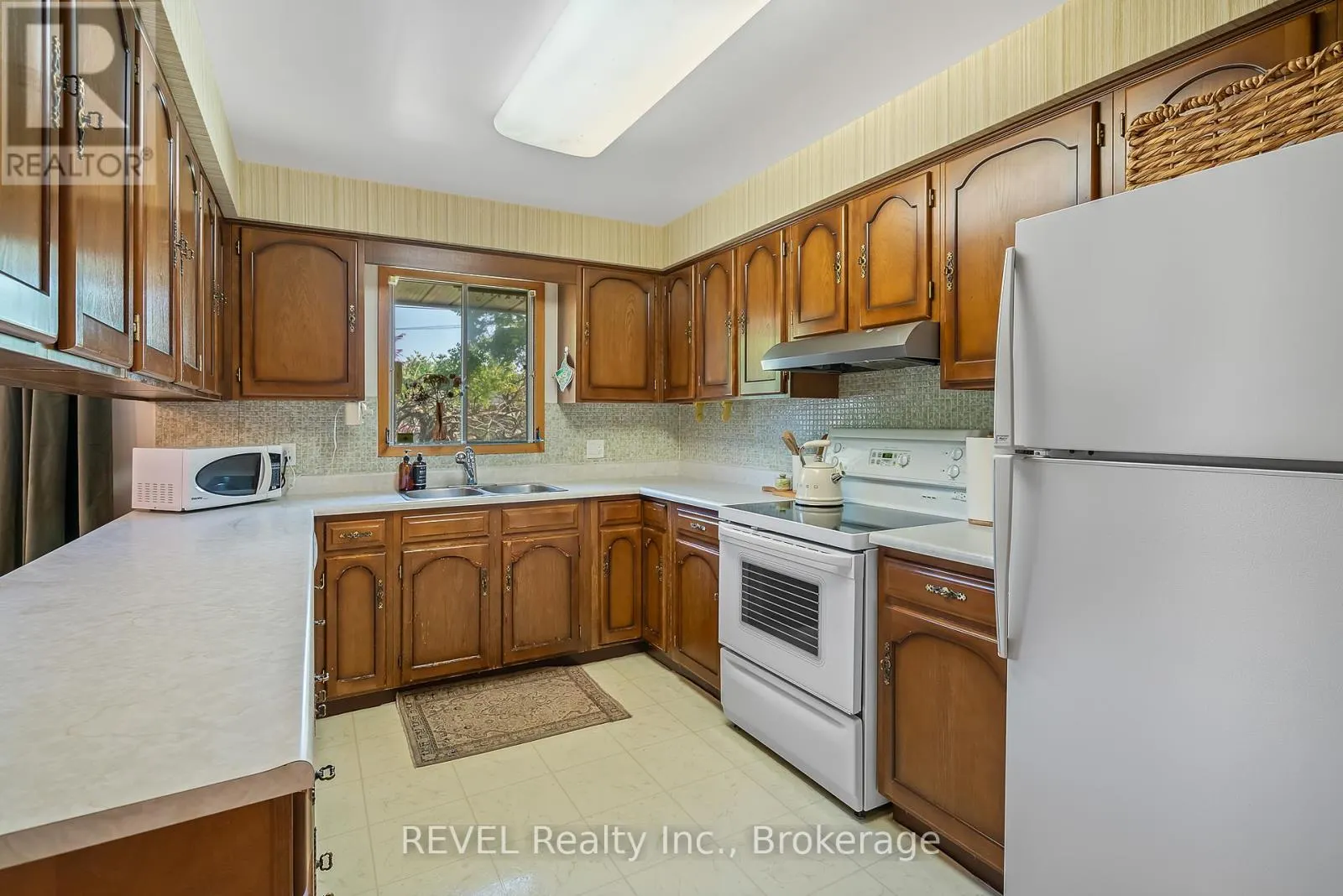 18 BROADMORE AVENUE